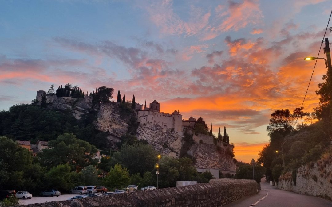 Le Beffroi de la ville haute et l&rsquo;histoire médiévale – Vaison-la-Romaine